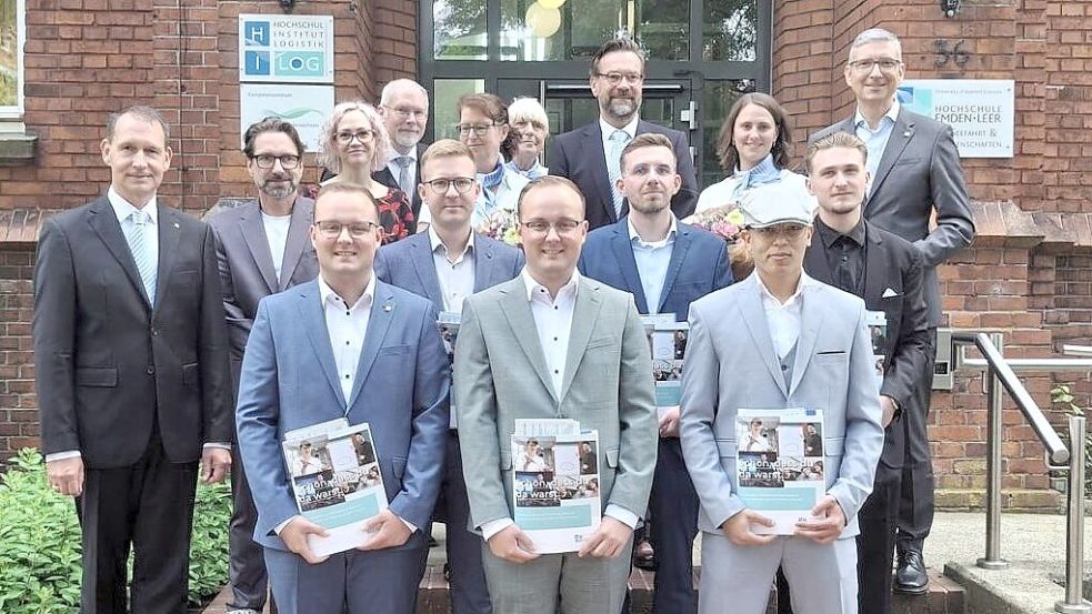 Die Absolventen des Fachschulbildungsgangs bekamen ihre Zeugnisse überreicht. Foto: Hochschule