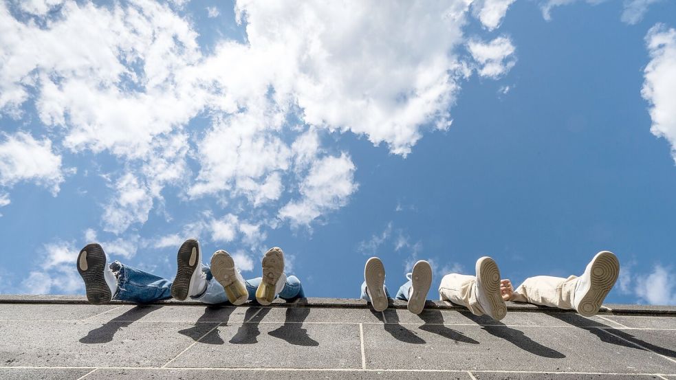 Chillen statt Arbeiten: Dieser Vorwurf wird jungen Menschen immer wieder gemacht. An Daten lässt er sich jedoch nicht belegen. (Archivbild) Foto: Frank Rumpenhorst