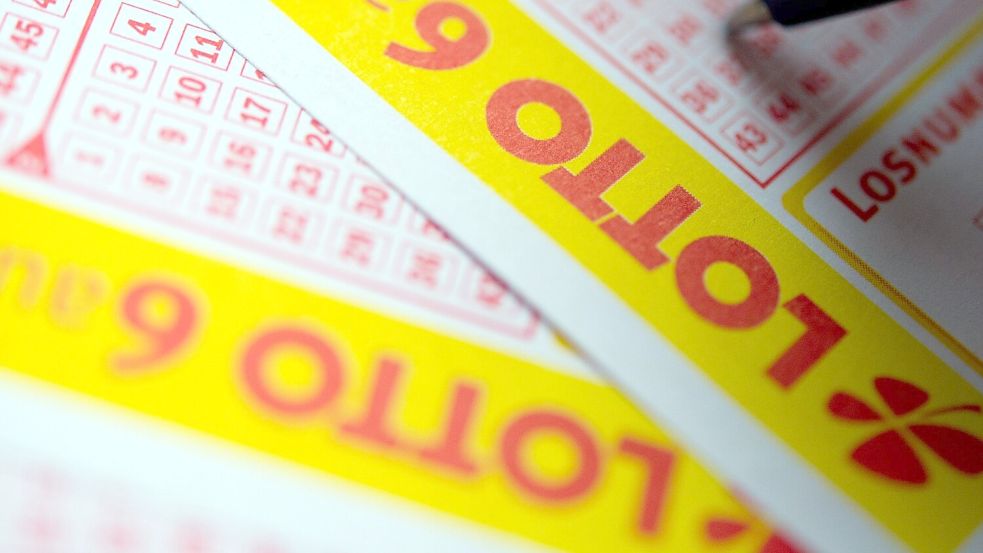 Im Lotto-Jackpot liegt die Maximalsumme von 50 Millionen Euro. (Symbolbild) Foto: Inga Kjer/dpa