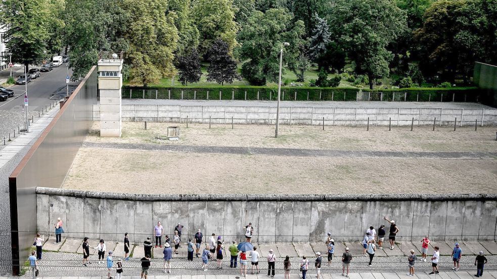 Die Gedenkstätte an der Bernauer Straße ist heute ein viel besuchter Ort. (Archivbild) Foto: Britta Pedersen