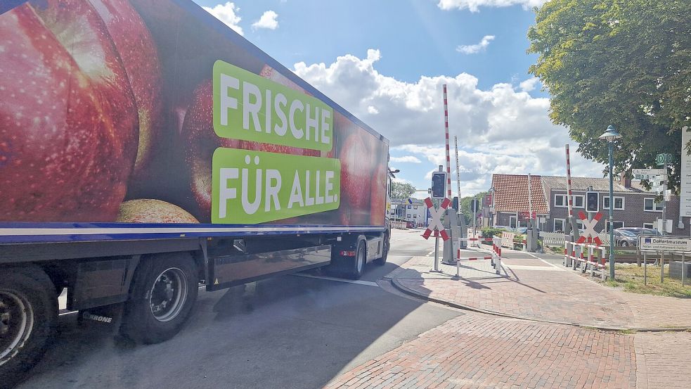 Die Neuschanzer Straße ist die Hauptverkehrsader in die Niederlande. Foto: Tatjana Gettkowski