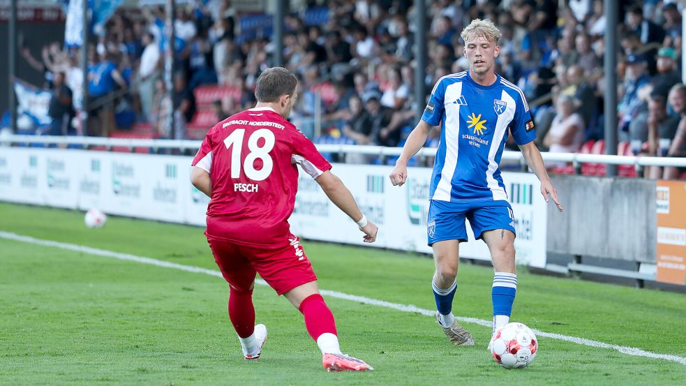 Bent Andresen (rechts) tritt mit Kickers Emden am Mittwochabend bei Eintracht Norderstedt an. Foto: Jens Doden/Emden