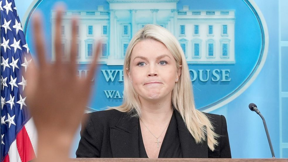 Die US-Regierungssprecherin Karoline Leavitt geht. (Archivfoto) Foto: Alex Brandon
