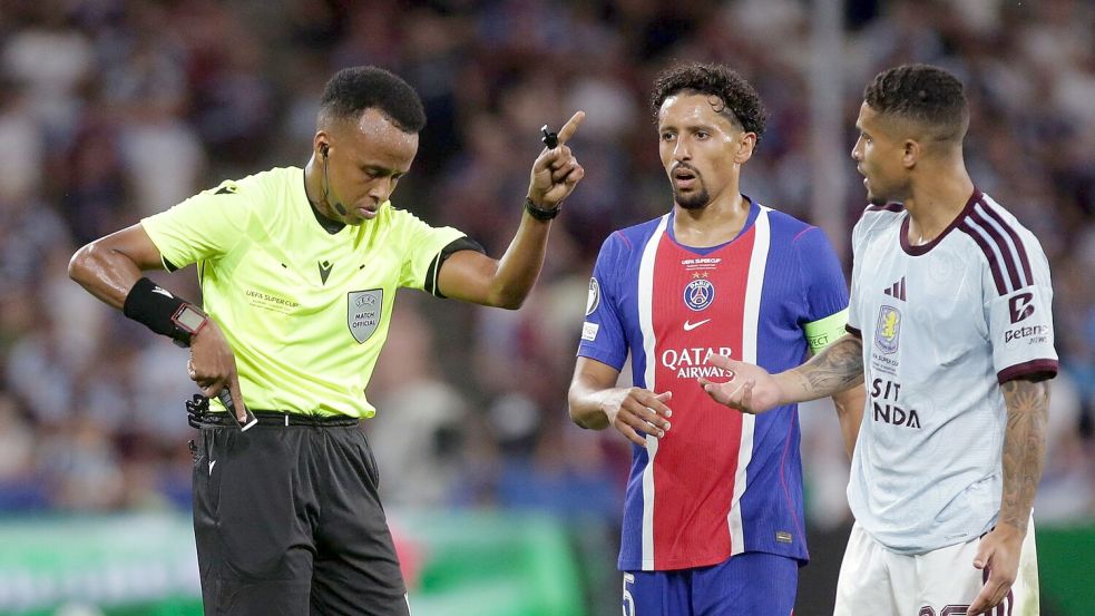 Schiedsrichter Omar Artan aus Somalia leitet als erster Nicht-Europäer den UEFA-Supercup. Foto: Heinz-Peter Bader
