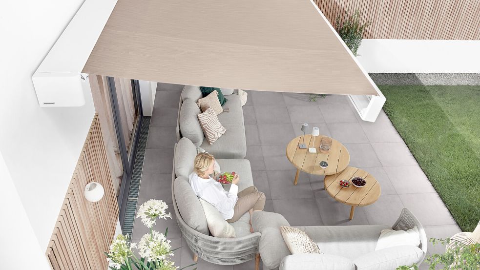 Mit der passenden Terrassenmarkise lassen sich auch kühle Tage entspannt draußen genießen. Fotos (3): HLC/Warema