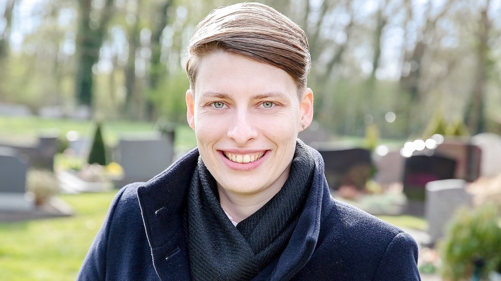 Tomke Antons begleitet Angehörige vom ersten Gespräch bis zur Beisetzung und darüber hinaus. Foto: Melboe Photography