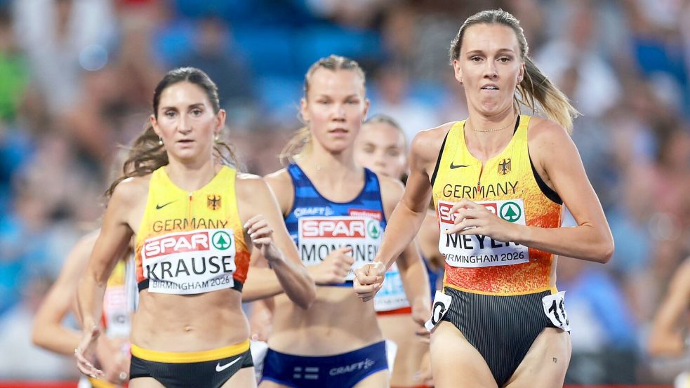 Lea Meyer (r) kritisierte nach dem Finale über 3.000 Meter Hindernis Gesa Krause (l). Foto: Morgan Harlow