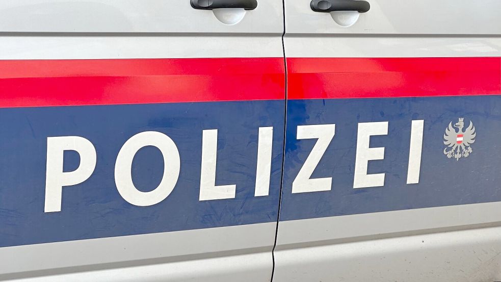 Ein drei Jahre alter Junge ist vom Traktor seines Vaters erfasst worden und gestorben (Symbolbild). Foto: Matthias Röder/dpa