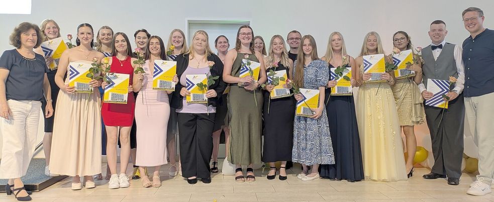 Klasse BFS 2A: Pia-Sophie Behrens, Denise Dirks, Emma Endjer, Julia Flessner, Ines Geiken, Kiara Heise, Inka Janßen, Sophie Janssen, Tatjana-Larissa Kersten, Darina Koch, Maren Manßen, Jule Meyer, Lena Nodstawa, Jonas Sander, Niklas Santjer, Vanessa Später, Nina Tenhaken, Lea-Sophie Uphoff und Lea Wegel.