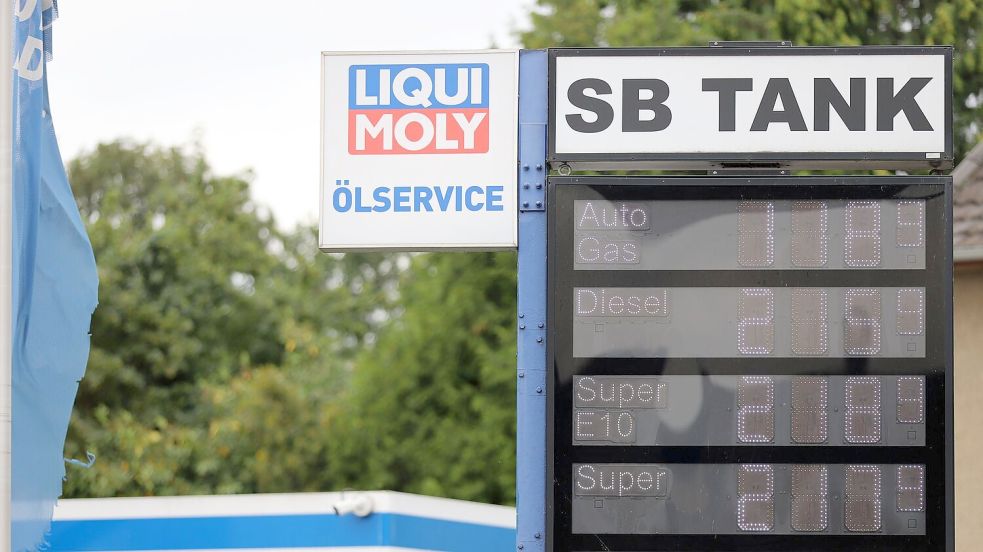 Freie Tankstellen haben nach eigenen Angaben Probleme bei der Umsetzung der 12-Uhr-Regel. (Symbolbild) Foto: Sascha Thelen