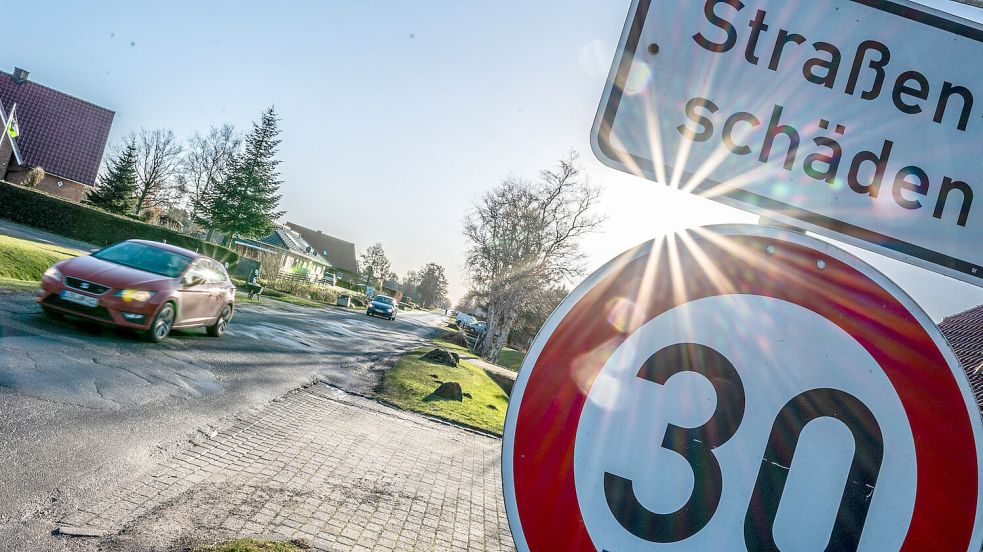 Manche Straße ist in einem schlechten Zustand. Wie soll die Sanierung finanziert werden? Dazu äußern sich die Parteien und Wählergemeinschaften. Foto: Klaus Ortgies/Archiv