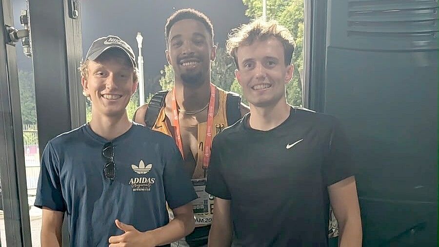 Tristan Darsow (rechts) und sein Bruder Arjen mit Zehnkämpfer Leo Neugebauer. Foto: privat