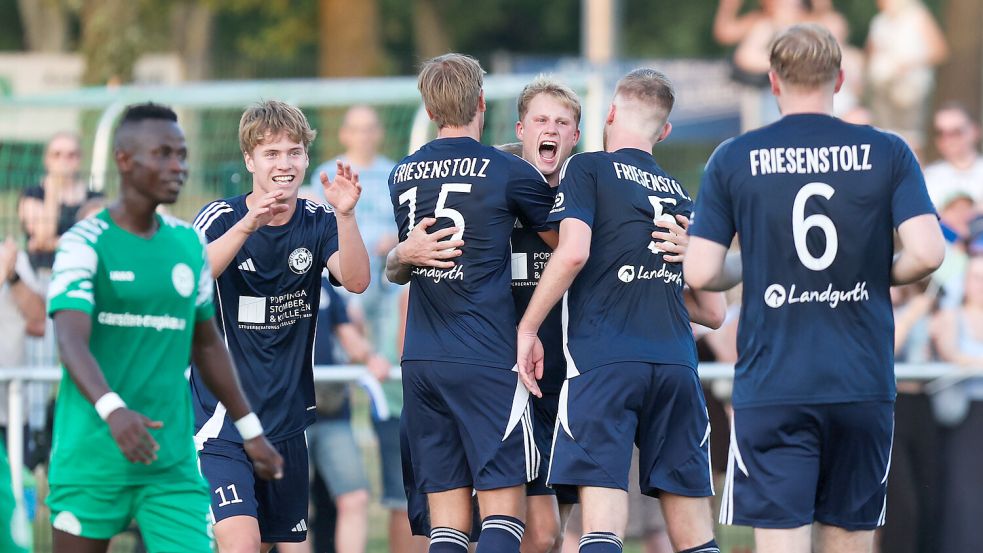 Der TSV Riepe jubelte über einen verdienten Derbysieg. Fotos: Doden/Emden