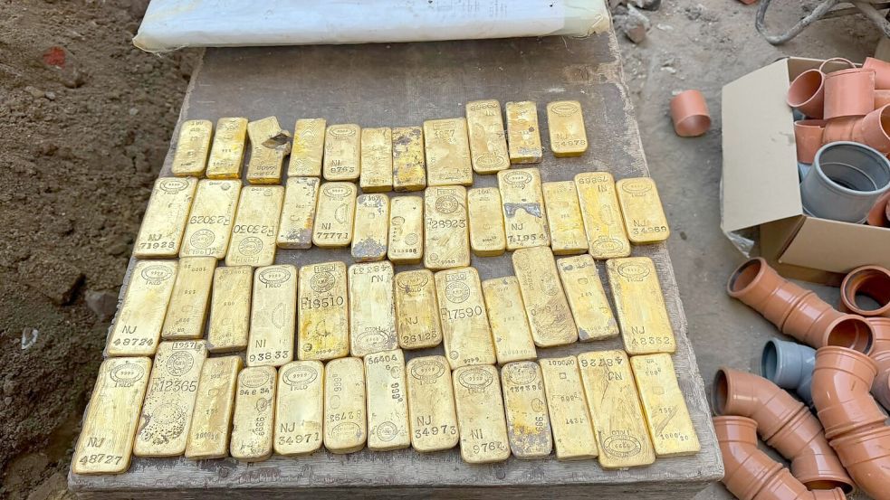 Der Schatz besteht aus mehreren Goldbarren und Münzen. Foto: Local Police Dendermonde