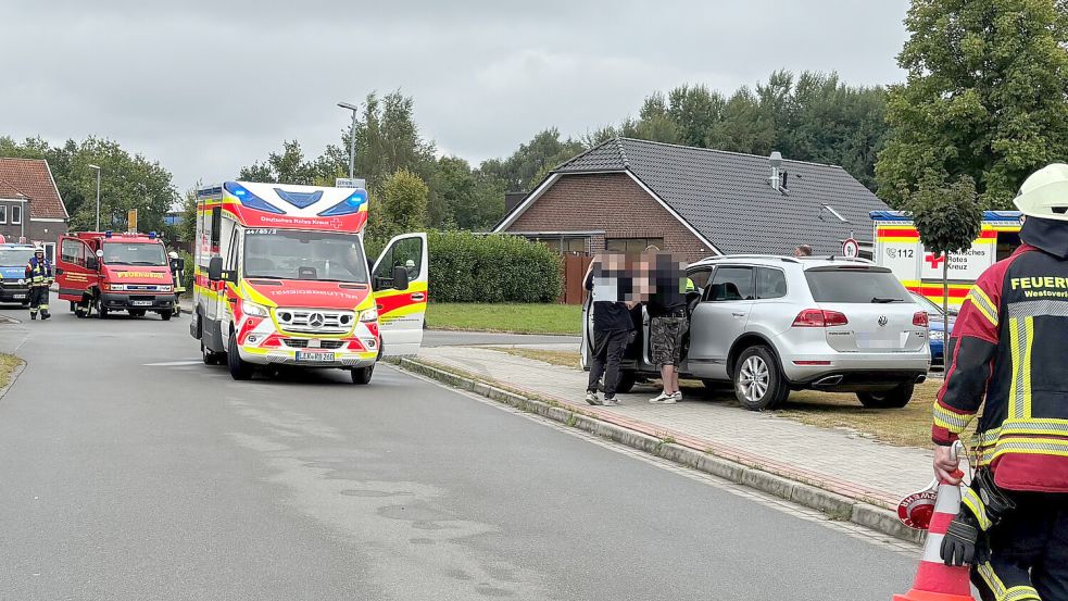 In Fomhusen sind an der Kreuzung Carl-Benz-Straße/Loogweg zwei Autos zusammengestoßen. Foto: Marius Ammernann