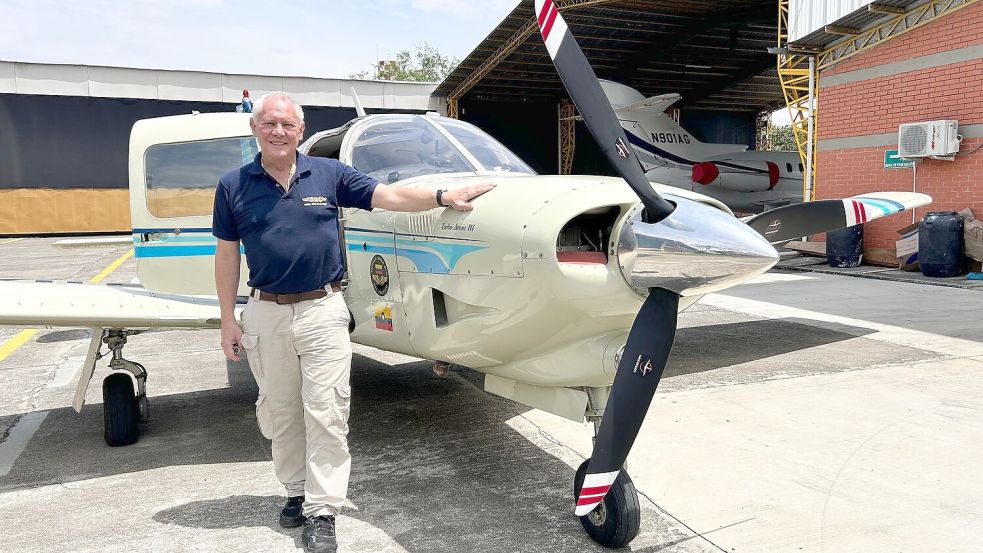 Der Deutsche Gerhard Thyben bringt als ehrenamtlicher Pilot Hilfslieferungen in vom Erdbeben betroffene abgelegene Gebiete. Foto: Philipp Znidar/dpa