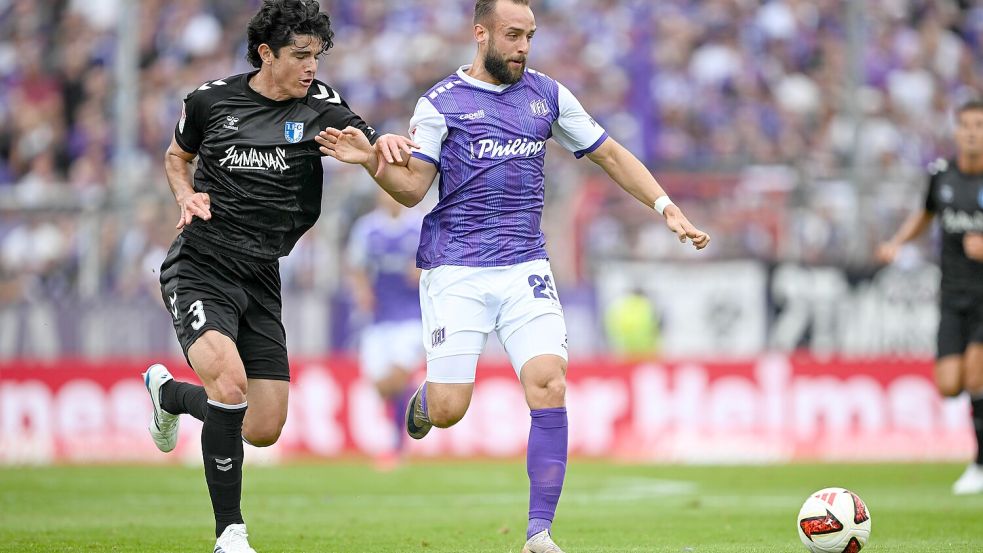 Konnte das Spiel diesmal zu selten an sich reißen: VfL-Offensivspieler David Kopacz (hier gegen Anselmo Garcia Mac-Nulty). Foto: Michael Titgemeyer
