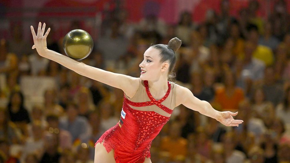 Holt Gold mit dem Ball: Darja Varfolomeev. Foto: Marijan Murat/dpa