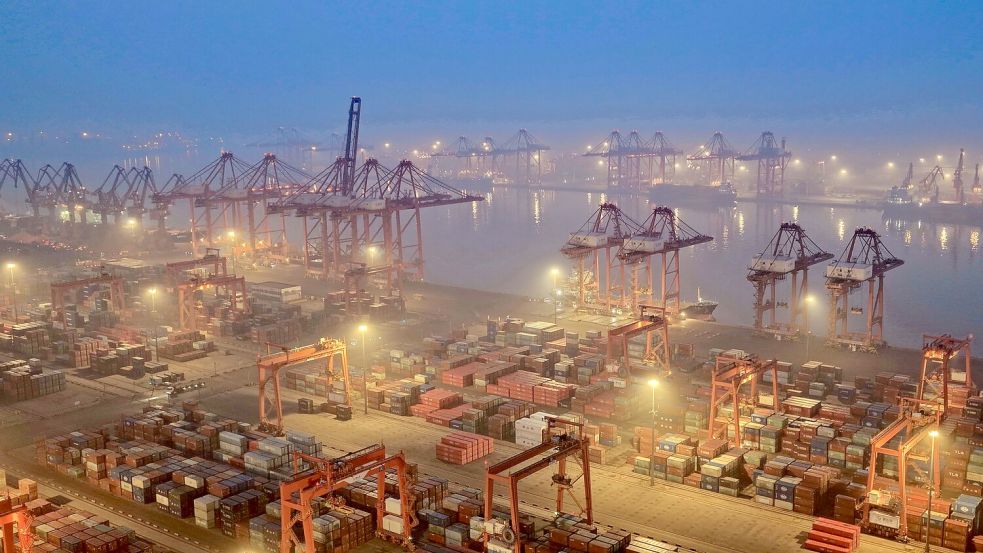 Der Außenhandel ist eine wichtige Stütze für die chinesische Wirtschaft. Andere Bereiche stottern dagegen. (Archivbild) Foto: Yang Shiyao/XinHua/dpa