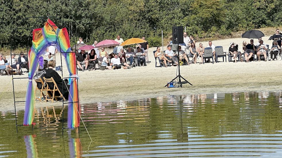 Beim Tauffest am Steenfelder Badesee kamen die Kirchengemeinden Steenfelde und Flachsmeer zusammen. Foto: Andreas Engel/Kirchenkreis