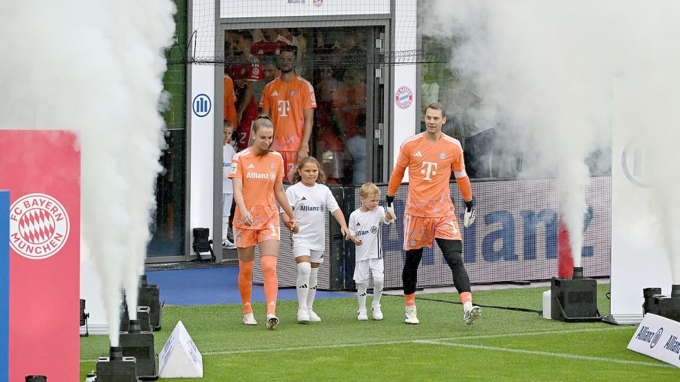 Der FC Bayern freute sich über Fan-Jubel beim Teamday. Foto: Peter Kneffel