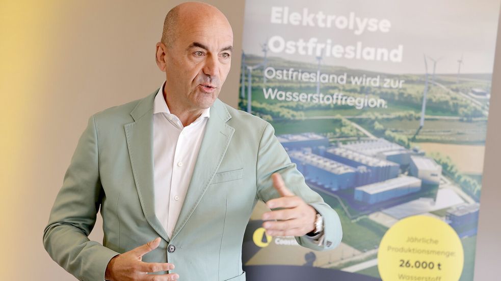 Ostfriesland ist zentraler Bestandteil der Wasserstoffstrategie: EWE-Chef Stefan Dohler. Foto: Metodi Popow/Imago