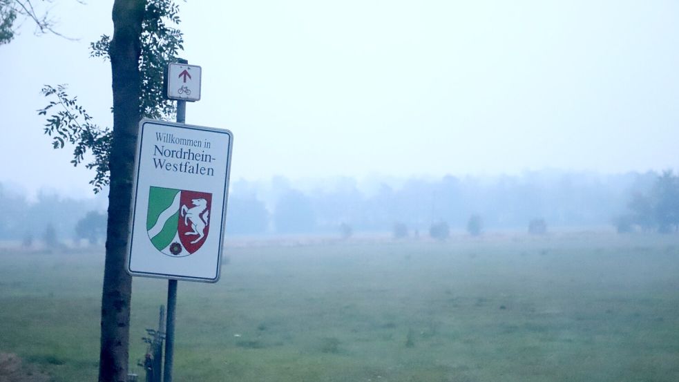 Dichter Rauch im deutsch-belgischen Grenzgebiet durch den Brand im Hohen Venn Foto: Sascha Thelen