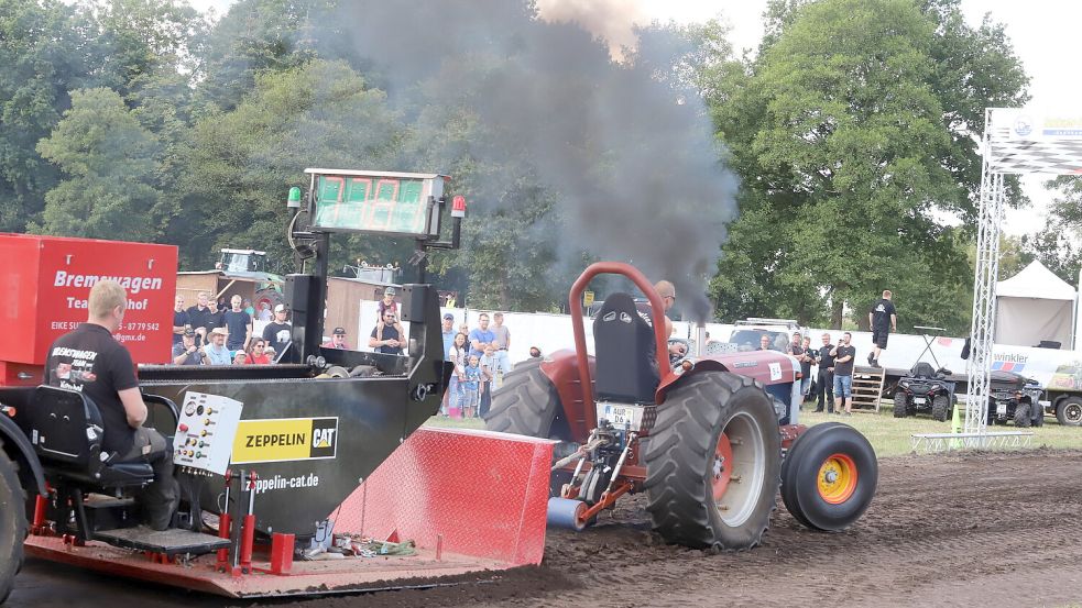 Beim Trecker-Treck in Wittensand war viel los. Foto: Hans Passmann
