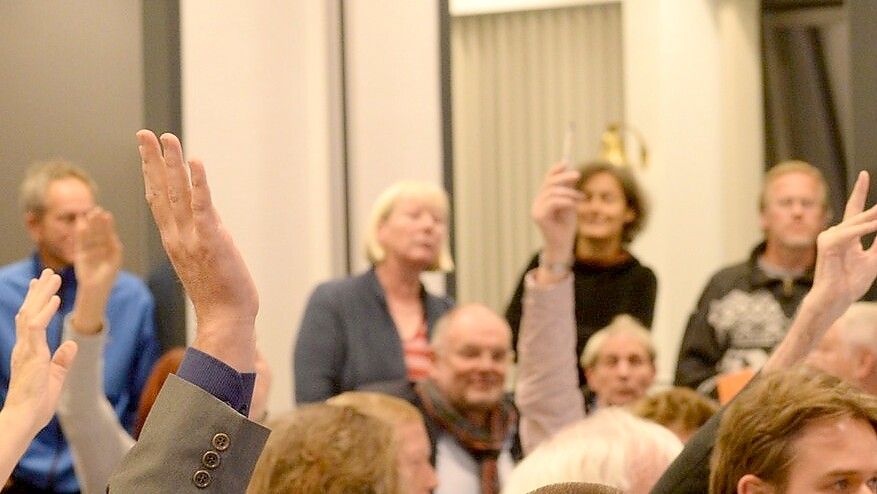 Am Dienstag wird über die Wahl von 2023 abgestimmt. Symbolbild: Karin Lüppen/Archiv