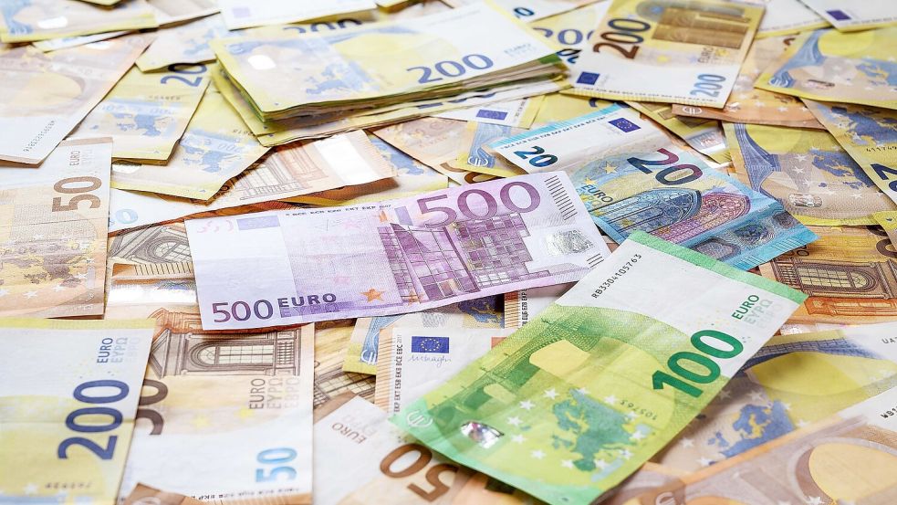 Ein 61-jähriger Emder soll insgesamt rund 2800 Euro an Geldgeschenken und kostenlosen Dienstleistungen von einer Baufirma angenommen haben. Er wurde als Stadtwerke-Mitarbeiter verurteilt. Symbolfoto: Pixabay