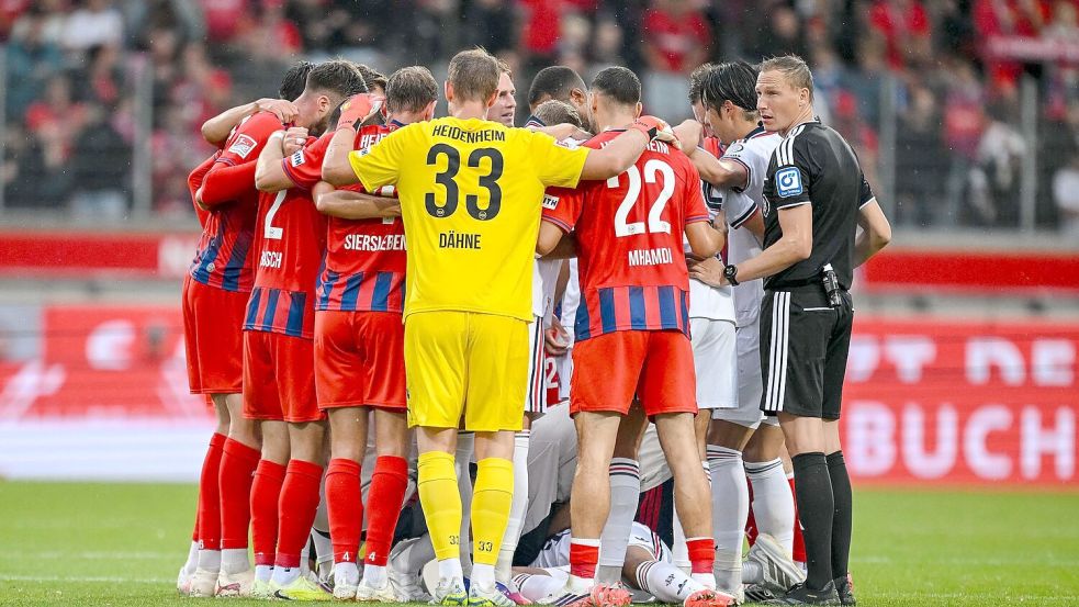 Wie schon gegen Leipzig musste Jamal Musiala behandelt werden. Foto: Harry Langer/DeFodi/dpa