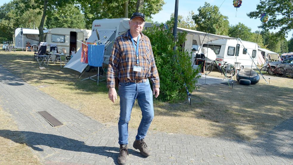 Seit 14 Jahren leitet Matthias Behrends den Betrieb des Campingplatzes Grotegaste. Betreiber des Freizeitparks Am Emsdeich ist die Wohnungsbau- und Entwicklungs GmbH Westoverledingen (WEW), eine Tochtergesellschaft der Gemeinde Westoverledingen. Die Anlage hat 350 Stellplätze und ist ganzjährig geöffnet. Foto: Astrid Fertig