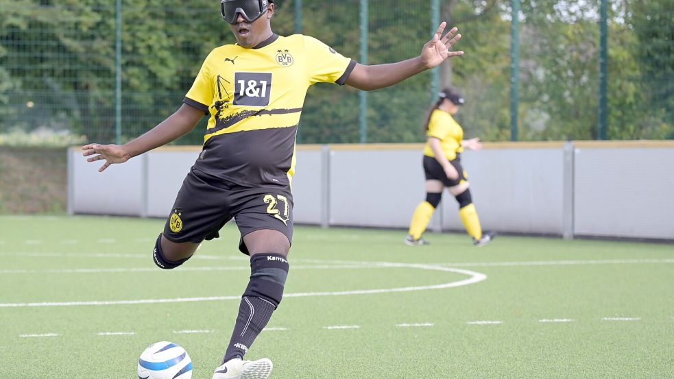 BVB-Nachwuchskicker Justin Ejodamen ist im Rahmen des „Youth Trophy Cup“ ein Traumtor gelungen. Foto: Federico Gambarini/dpa