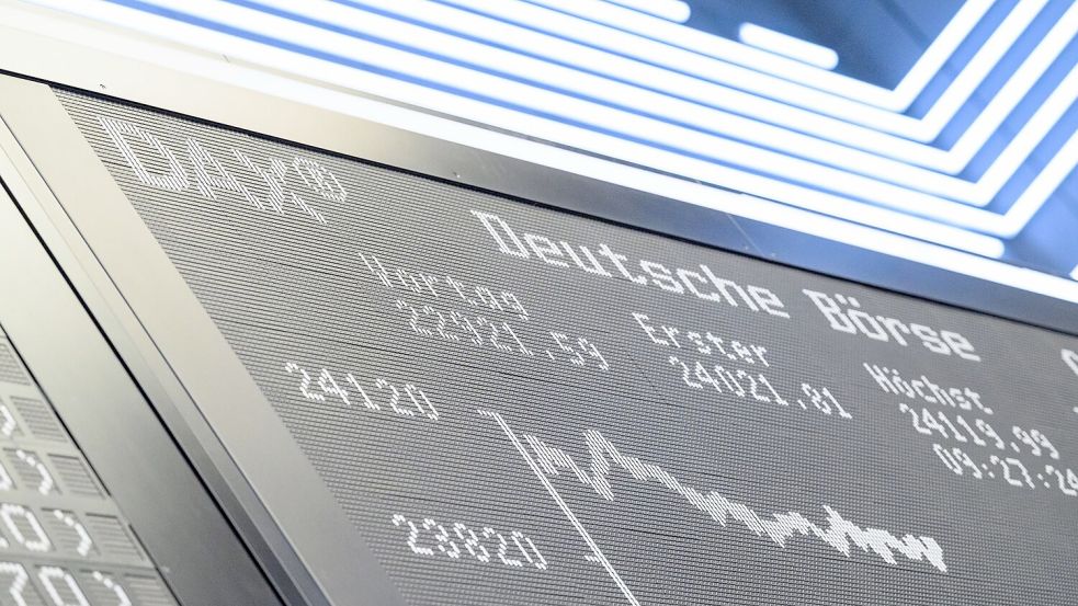Viele Menschen legen Geld an der Börse an, besonders beliebt: börsengehandelte Indexfonds, sogenannte ETFs. (Symbolbild) Foto: Hannes P Albert/dpa