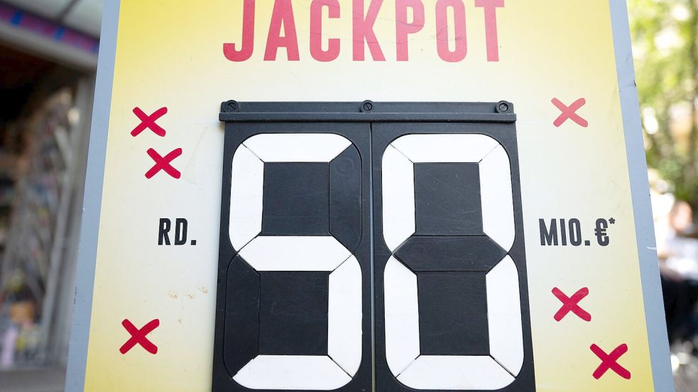 Gleich drei Gewinner teilen sich den mit 50 Millionen Euro gefüllten Lotto-Jackpot. (Symbolbild) Foto: Florian Wiegand