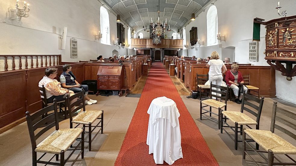 Die Filsumer St.-Paulus-Kirche war der zweite Programmpunkt. Foto: Andreas Engel