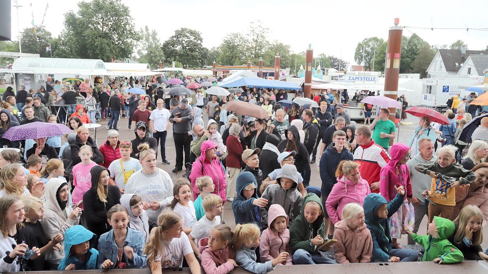 Tausende von Besuchern werden wieder zum Hafenfest in Barßel erwartet. Foto: Hans Passmann