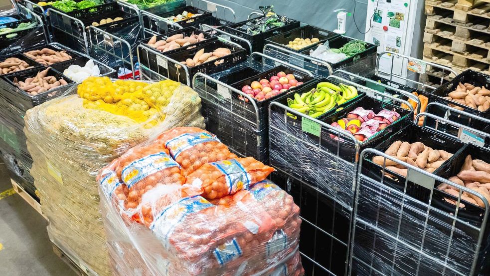 Keine Engpässe aber absehbar steigende Preise für Obst und Gemüse dürften laut Expertinnen die Folgen der diesjährigen heimischen Ernte sein. (Symbolbild) Foto: Christoph Soeder/dpa