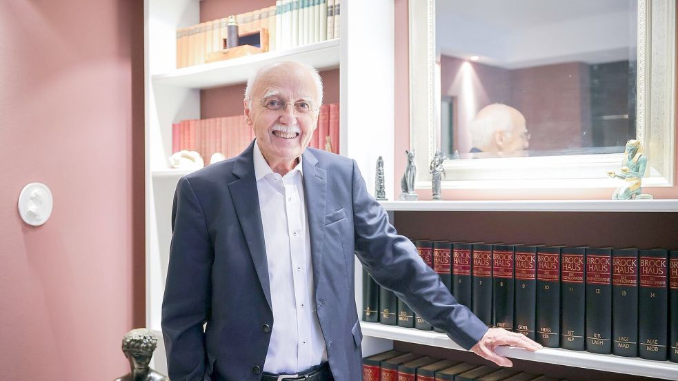 Für Zukunftsforscher Horst Opaschowski hat der Rückgang des Reisens per Anhalter mit einem fehlenden Sicherheitsgefühl zu tun. (Archivbild) Foto: Christian Charisius