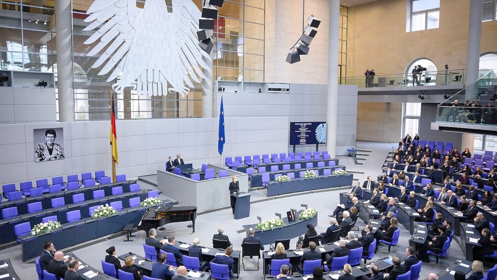 Grenzen der Staatsmacht: Wenn der Staat versucht, gesellschaftliche Meinungen zu lenken, gerät das demokratische Gleichgewicht in Gefahr. Foto: dpa/Bernd von Jutrczenka