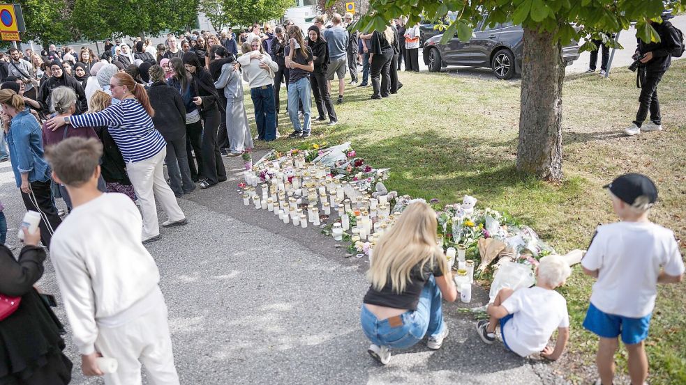 Die Menschen in Fagersta gedenken der Opfer. Foto: Magnus Lejhall