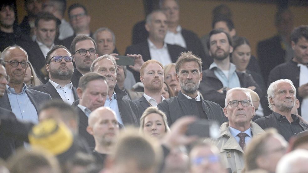 Der neue Bundestrainer Jürgen Klopp sah in Dortmund ein Spiel mit hohem Tempo. Foto: Bernd Thissen/dpa