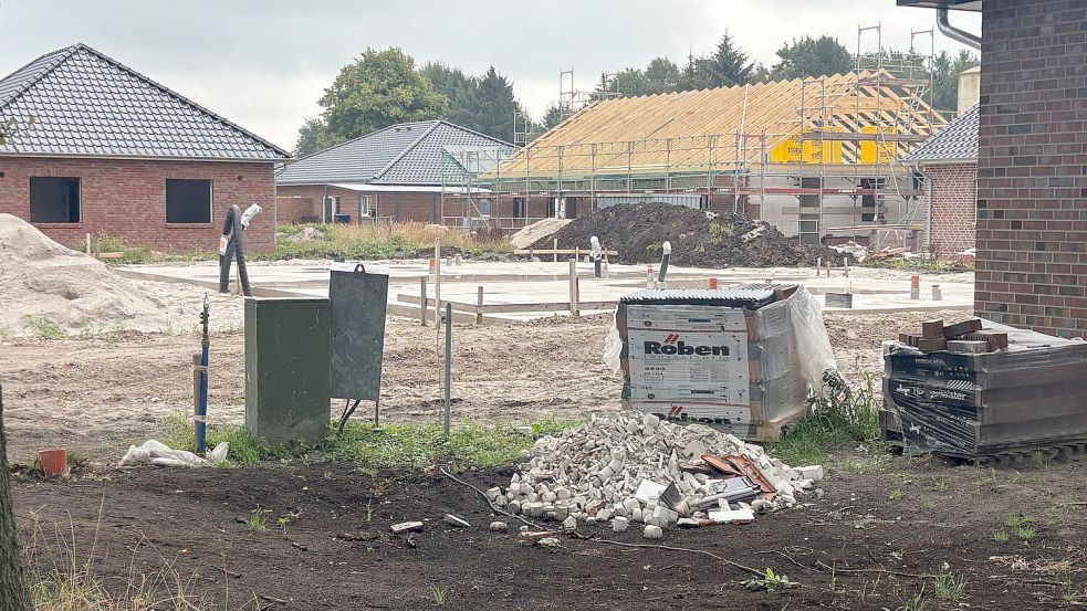 Das Thema Bauen steht bei den politischen Gruppen oben auf der Agenda. Das Foto zeigt das neue Baugebiet an der Straße „Am Mittelweg“ in Holterfehn. Foto: Henrik Zein