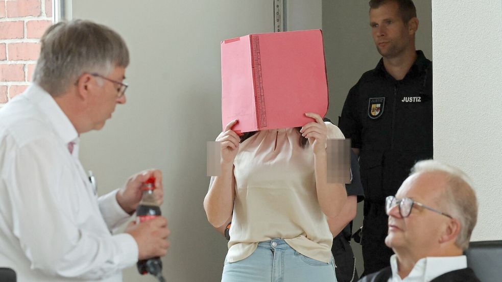 Angeklagte brach ihr Schweigen und verlas eine 95-seitige Erklärung. Foto: Bernd Wüstneck