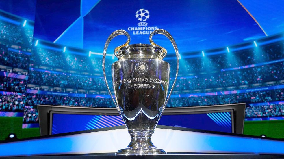 Der Henkelpott für den Sieger der Champions League - die wichtigste Trophähe im europäischen Club-Fußball. (Archivbild) Foto: Gregorio Borgia/AP/dpa