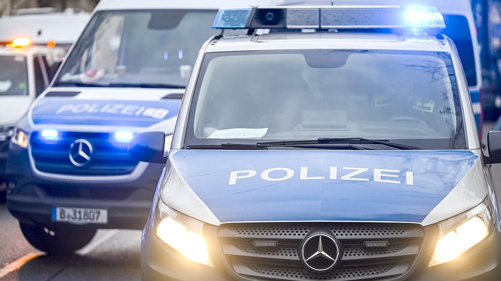Die Polizei durchsuchte am Donnerstagmorgen mehrere Objekte in fünf Bundesländern, darunter Niedersachsen. DPA-Symbolfoto: Jens Kalaene
