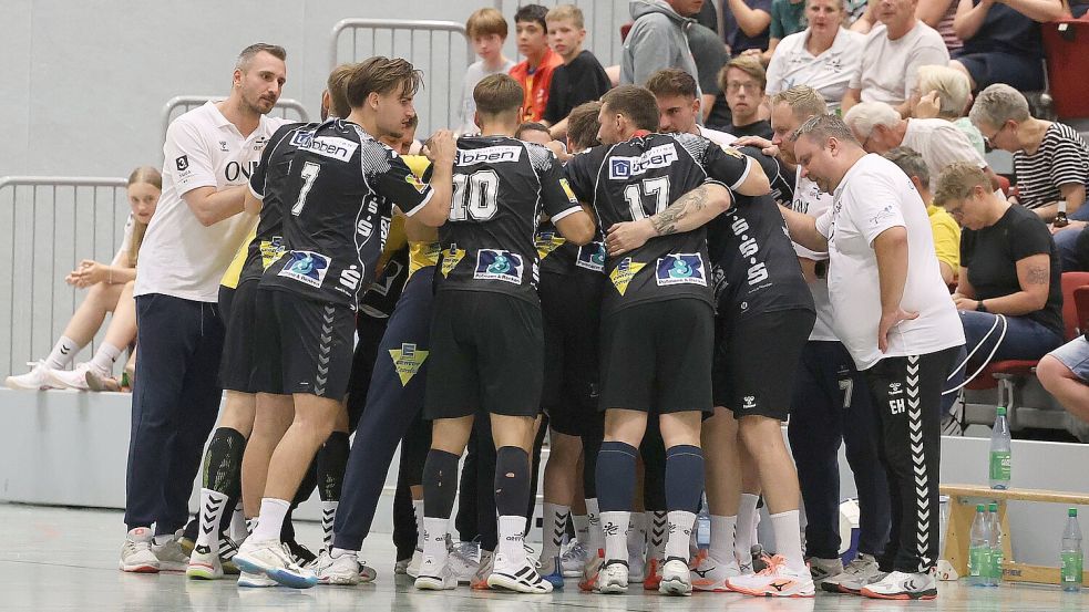 Der Zusammenhalt innerhalb der Mannschaft wird wichtig sein im Kampf um den Verbleib in der Dritten Liga. Foto: Wilfried Gronewold