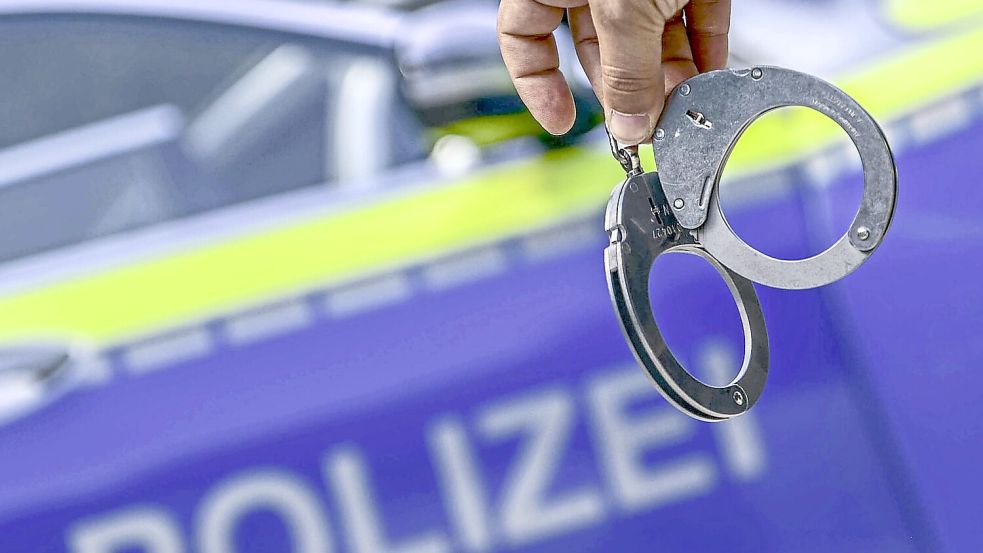 In Bremen ist ein Mann festgenommen. Ihm wird unter anderem illegaler Waffenbesitz vorgeworfen. Foto: imago images/Marius Bulling