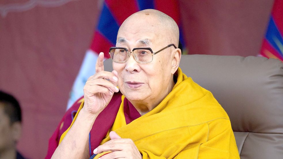 Der Dalai Lama zeigte sich bestürzt. Foto: Ashwini Bhatia/AP/dpa