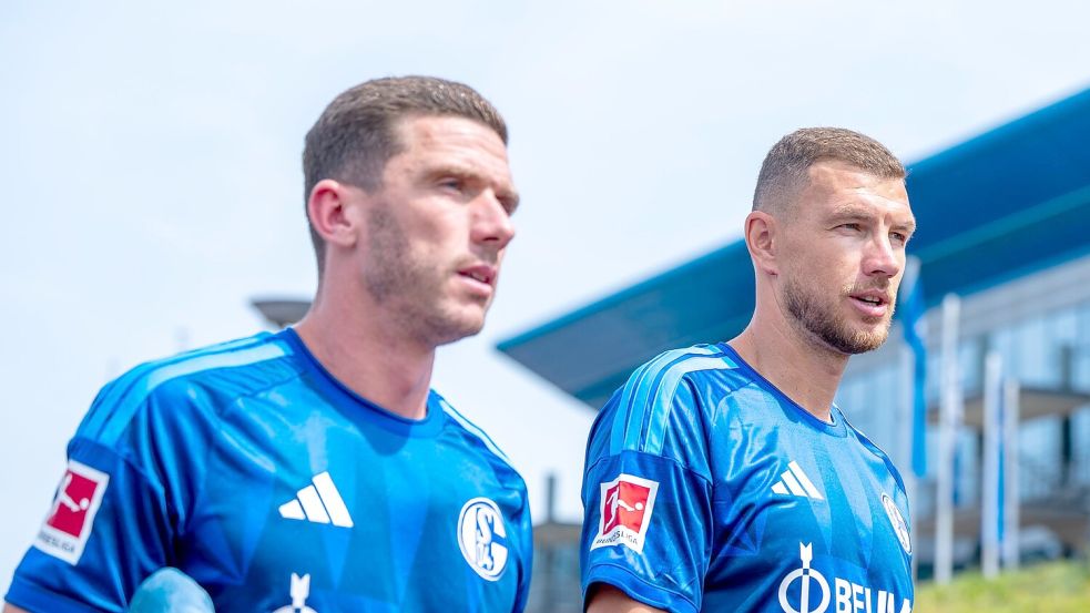 Zwei Hoffnungsträger: Robin Gosens (l) und Edin Dzeko. (Archivbild) Foto: David Inderlied